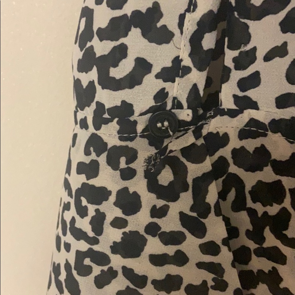 Cheetah Collard Blouse - Picture 8 of 11